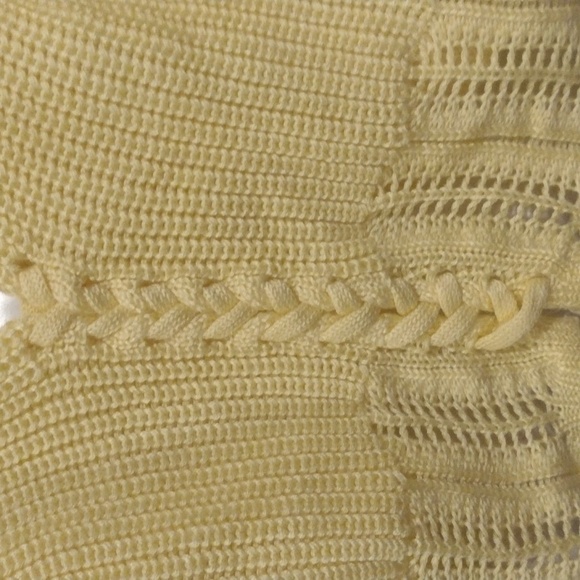 A yellow, knitted crop top - Picture 4 of 6